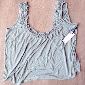 Dex brand tank; size large.